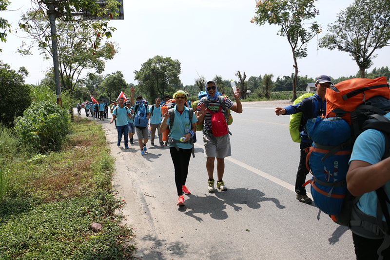 行進(jìn)路中(2)_副本.jpg 行進(jìn)路中(2)_副本.jpg