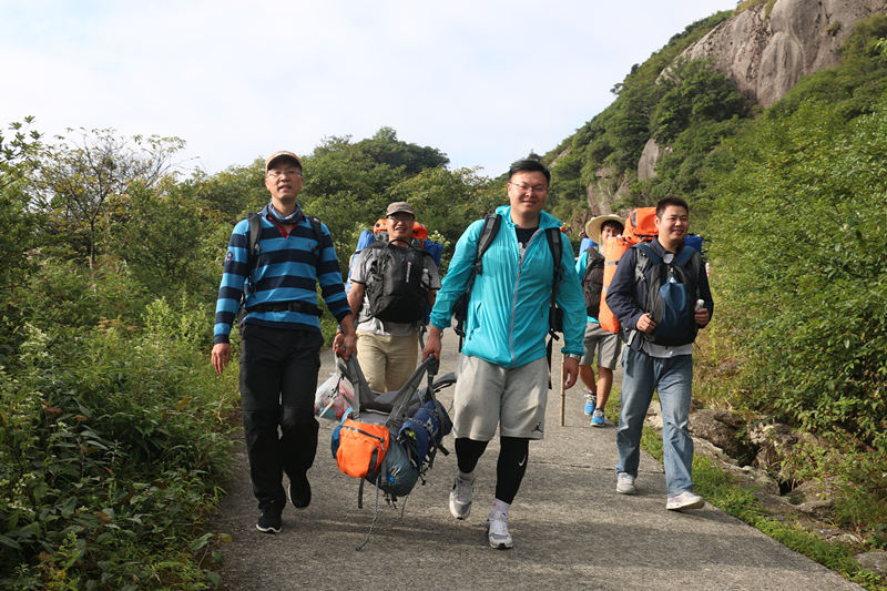 返程下山(2)_副本.jpg 返程下山(2)_副本.jpg